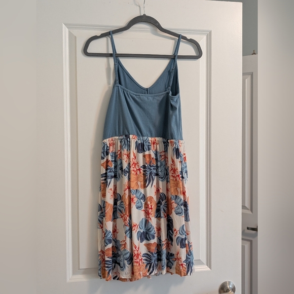 NWOT Roxy Floral Red, White & Blue Dress Size M - Picture 7 of 11